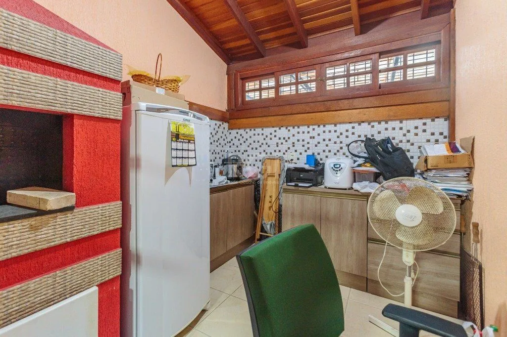 Imagem Casa 160m² - 3 dormitórios, 1 suíte, churrasqueira, terraço e 2 vagas de garagem no Guarujá