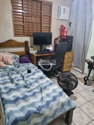Imagem Casas à venda no bairro Beija-Flor, Uberaba - 3 dormitórios, garagem e varanda!