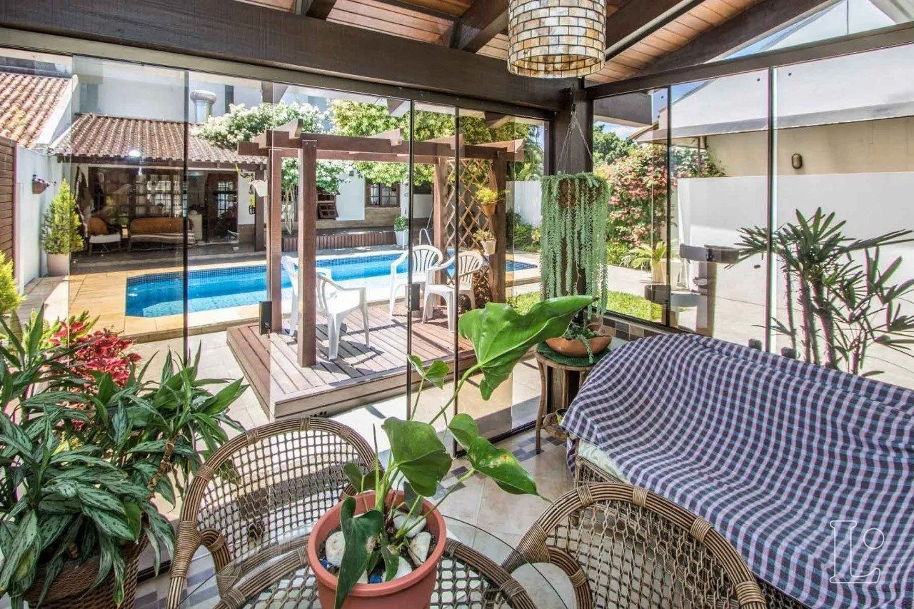 Imagem Casa para Venda - 238.68m², 4 dormitórios, sendo 1 suites, 4 vagas - Ipanema