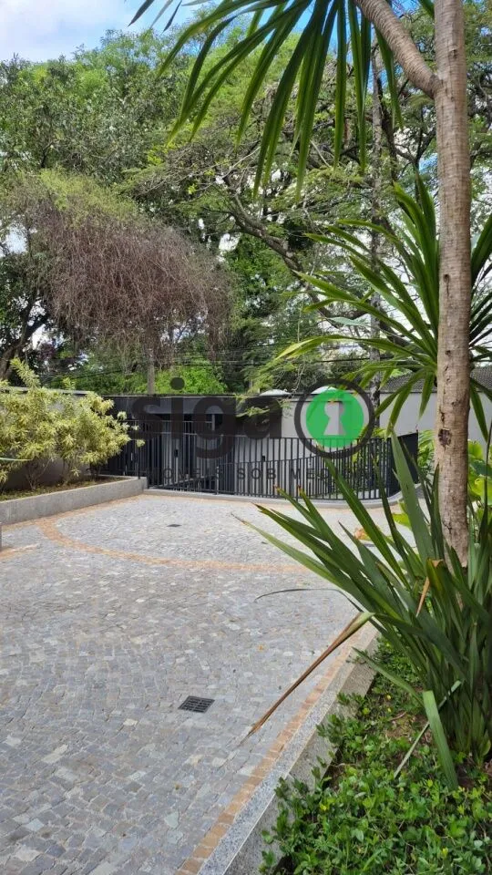 Imagem CASA EM CONDOMINIO COM 4 QUARTOS SENDO SUITES
