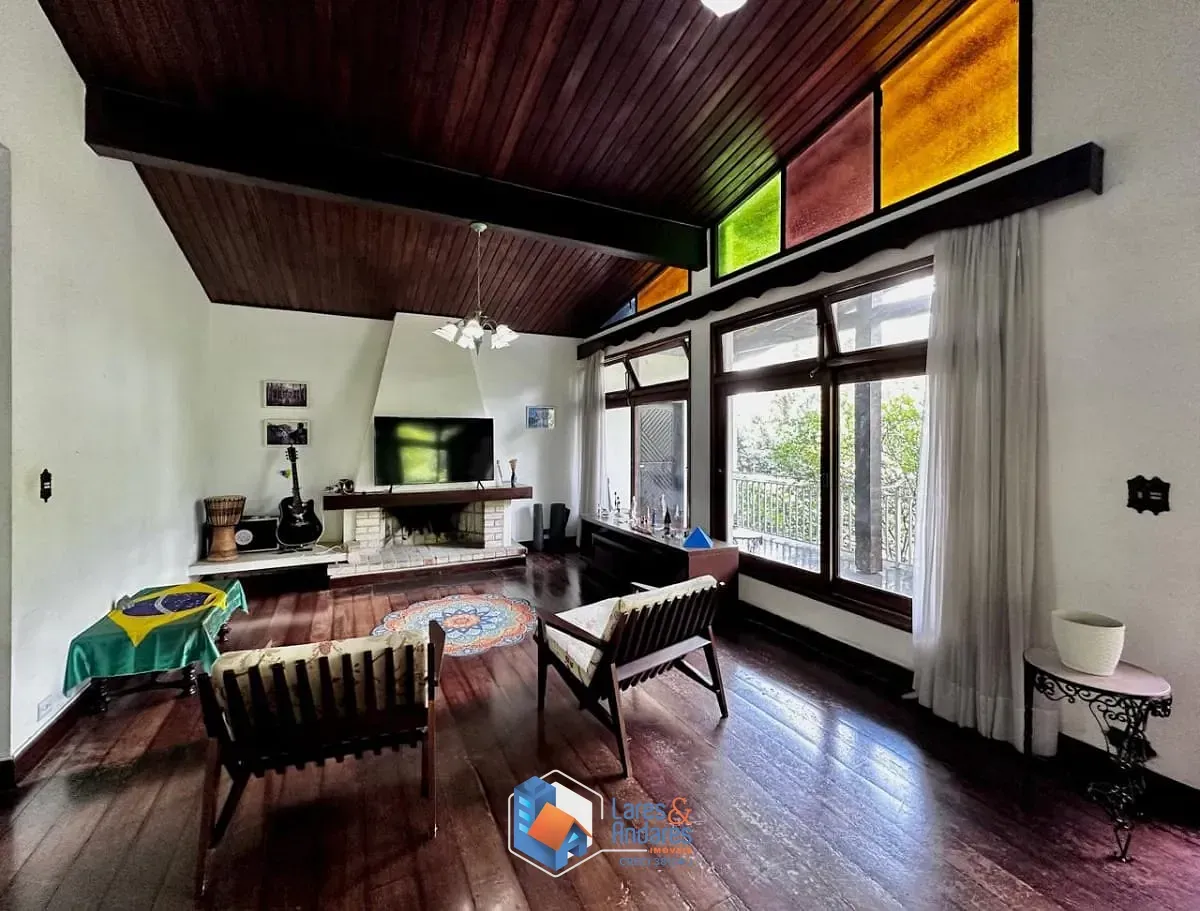 Imagem Casa para venda em Interlagos com 4 quartos, sendo 2 suítes, 380m²