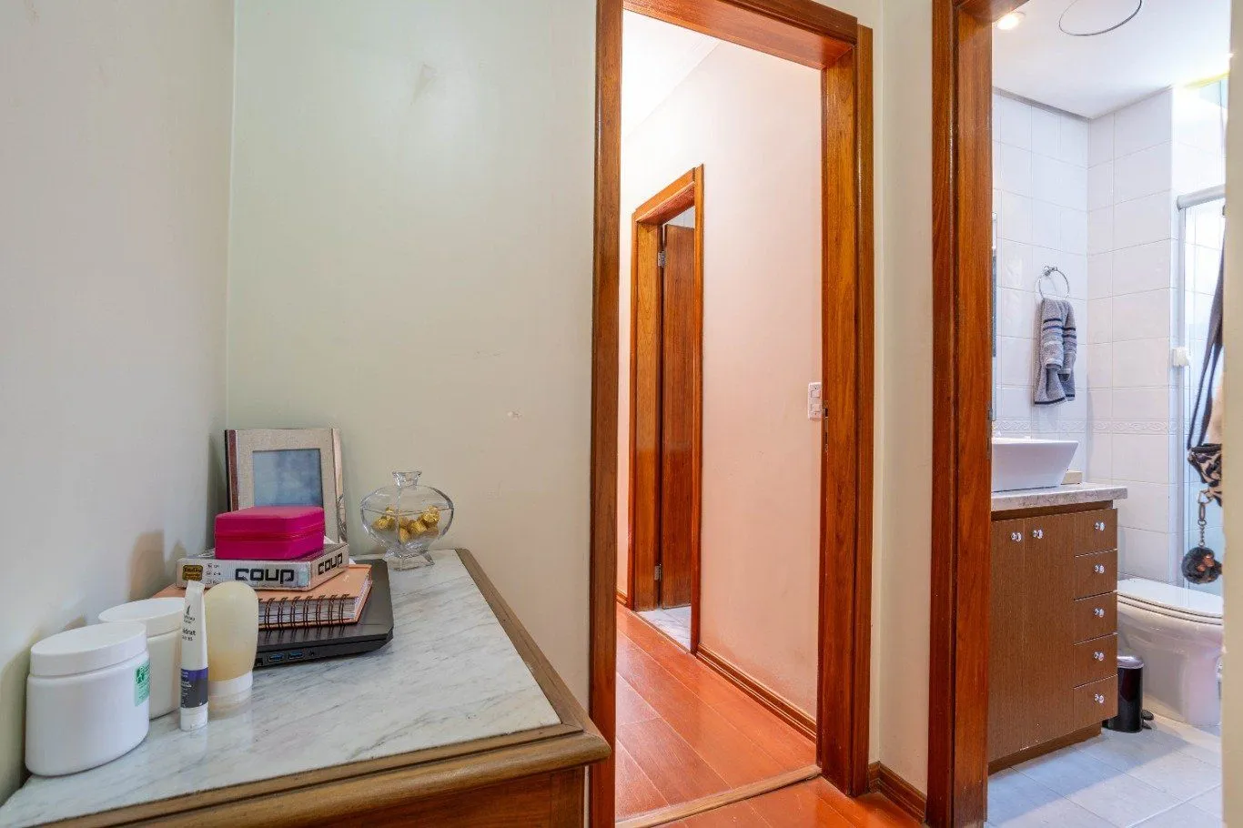 Imagem Apartamento de 3 quartos e 93m² à venda em Rio Branco, Porto Alegre.