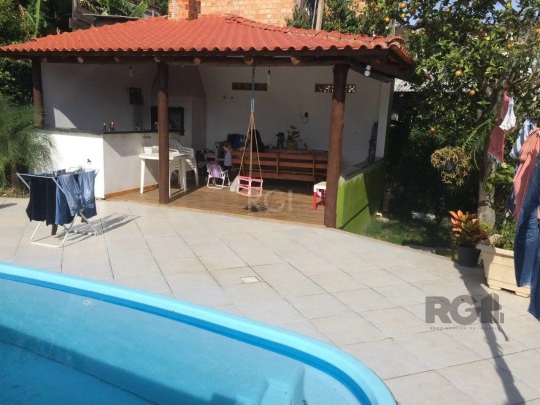 Imagem Casa para Venda - 250m², 3 dormitórios, sendo 1 suites, 2 vagas - Cristal