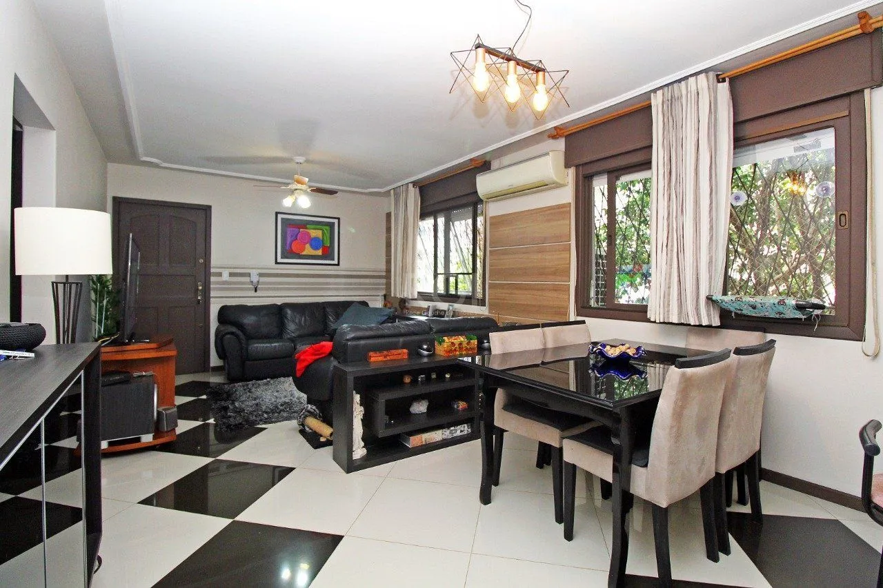 Imagem Casa para Venda - 464.5m², 3 dormitórios, sendo 1 suites, 3 vagas - Petrópolis