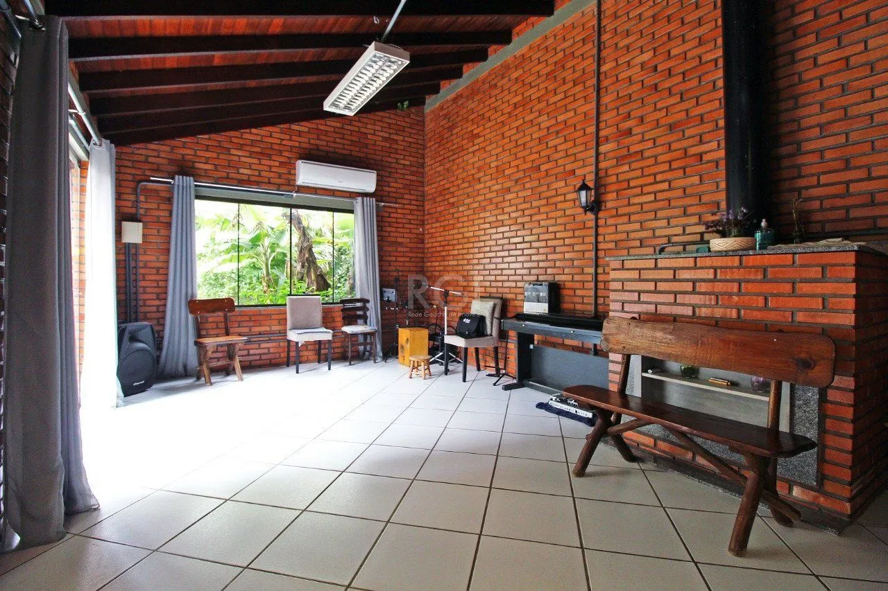 Imagem Casa para Venda - 464.5m², 3 dormitórios, sendo 1 suites, 3 vagas - Petrópolis