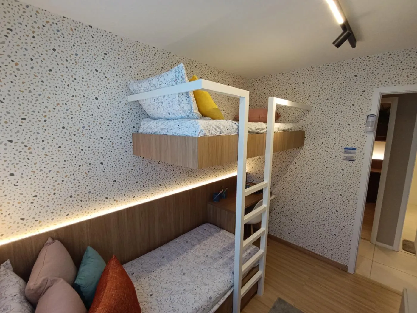Imagem Apartamento para Venda em Fortaleza, Parreão, 2 dormitórios, 1 suíte, 2 banheiros, 1 vaga