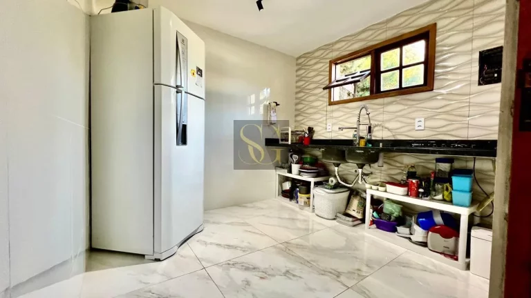 Imagem Casa para Venda em Teresópolis, Bom Retiro, 4 dormitórios, 1 suíte, 3 banheiros, 2 vagas