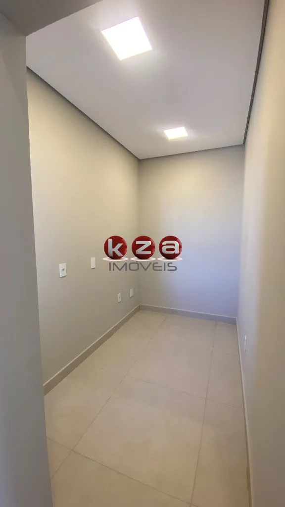 Imagem Casa de luxo em condomínio: 3 quartos, 3 suítes, 2 salas, 4 banheiros, 2 vagas, 157,49m² em Valinhos-SP.