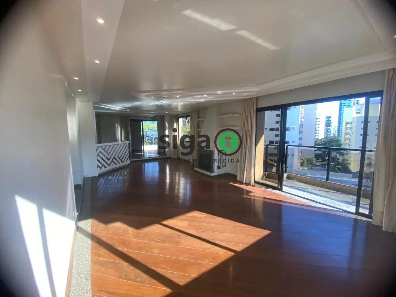 Imagem Apartamento á Venda - 235m², 4 Suítes e 4 Vagas em Moema.