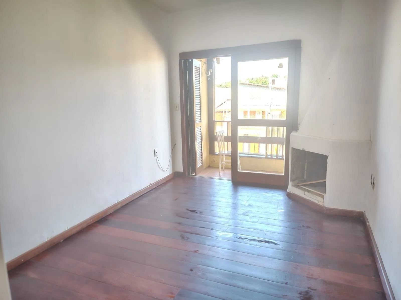Imagem Casa de 4 dormitórios, 1 suíte e 4 vagas de garagem no bairro Cavalhada.