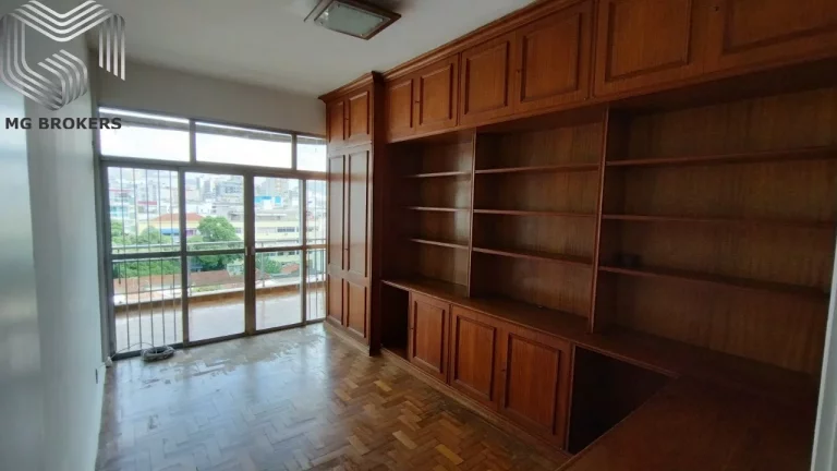 Imagem Imóvel Exclusivo na Tijuca: Apartamento com 4 Quartos, 2 Suítes, 3 Salas, 4 Vagas de Garagem e 160m² - Rio de Janeiro-RJ
