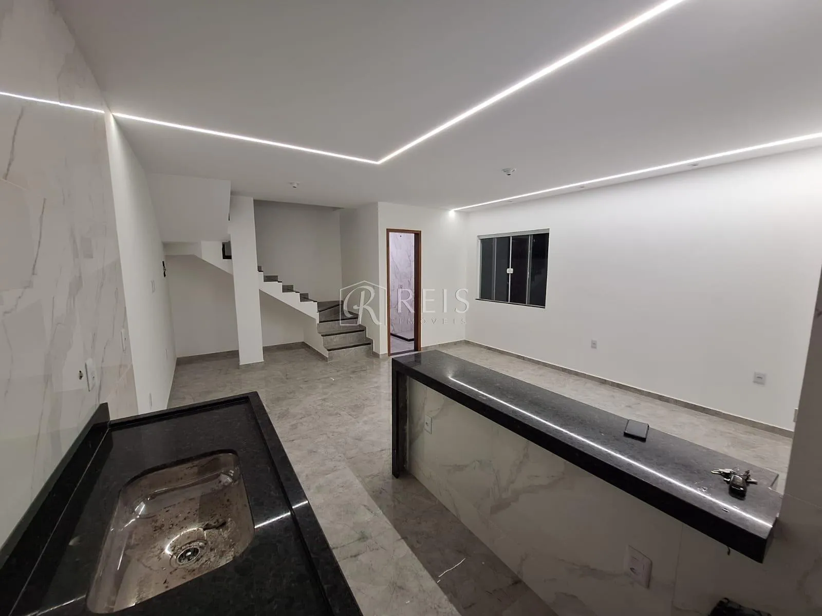 Imagem Casa para Venda em Rio das Ostras, Enseada das Gaivotas, 2 dormitórios, 2 suítes, 3 banheiros, 1 vaga