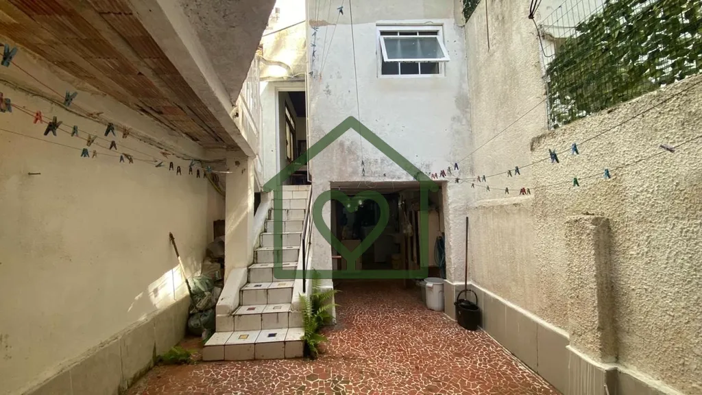 Imagem Casa com 4 dormitórios e 110 m2 na Rua Duque de Caxias, no bairro Centro Histórico em Porto Alegre...