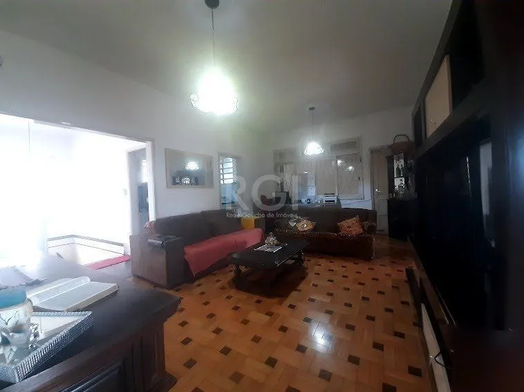 Imagem Casa para Venda - 243m², 3 dormitórios, 5 vagas - Medianeira