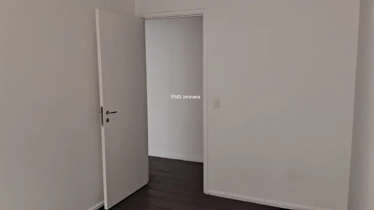 Imagem Conjunto Comercial de Alto Padrão à Venda em Indianópolis, São Paulo-SP: 6 salas, 2 vagas, 80m² de Área!