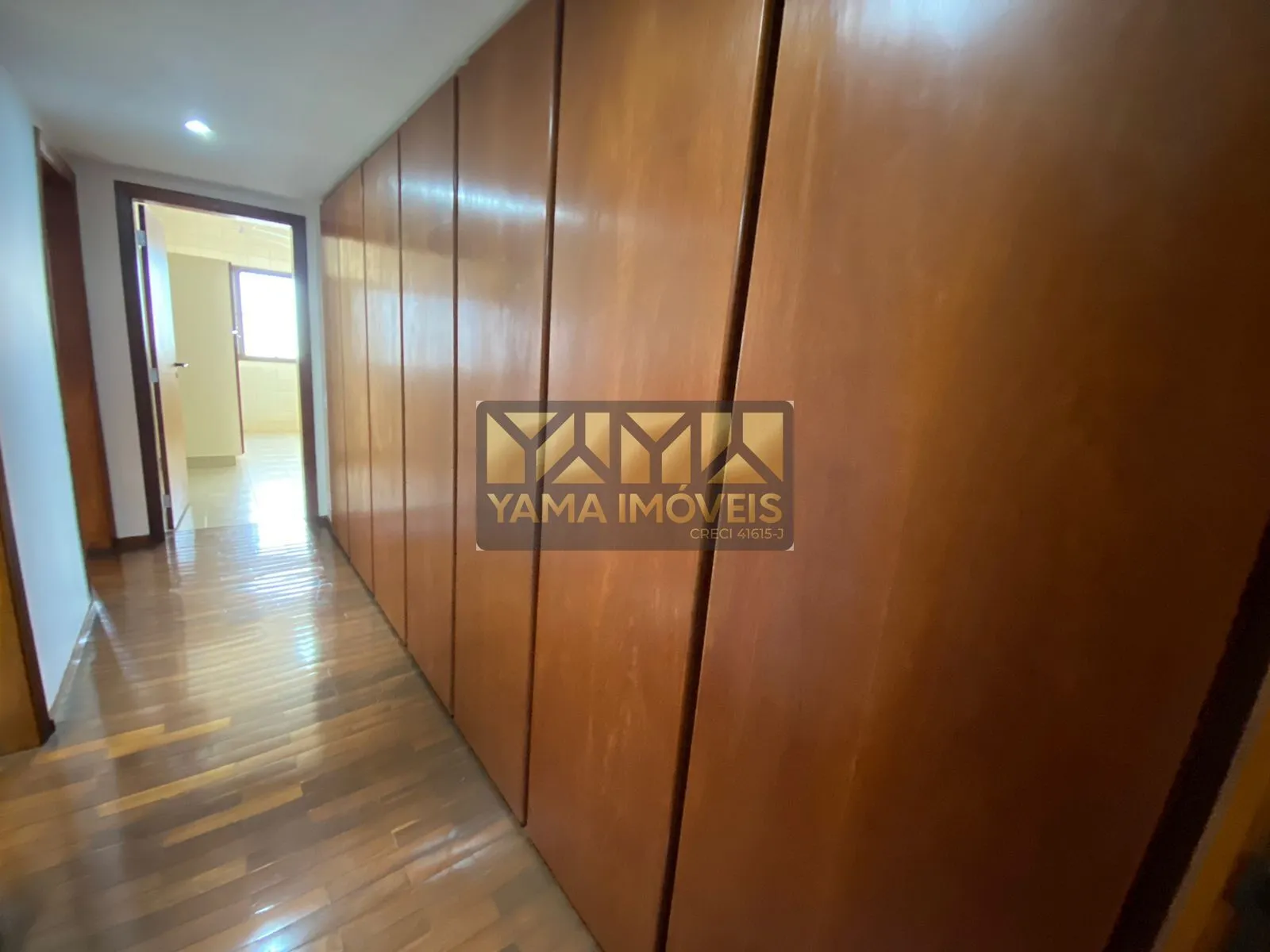 Imagem Edifício Araruama - Apartamento de 3 dormitórios (1 suíte) com 212 m² no 11º andar - Centro, Ribeirão Preto
