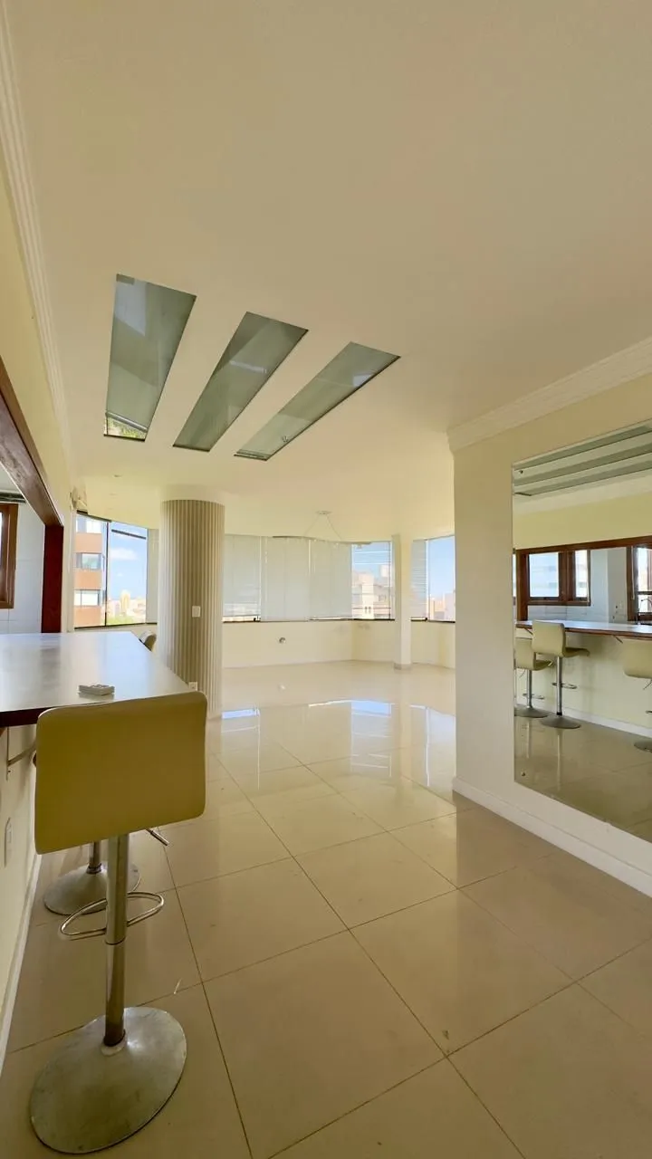 Imagem MÁFFER IMÓVEIS ALUGA Magnífico apartamento de 4 dormitórios - Auxiliadora | Porto Alegre Rua General Couto de Magalhães 2 vagas de garagem Vista espetacular para o Guaíba