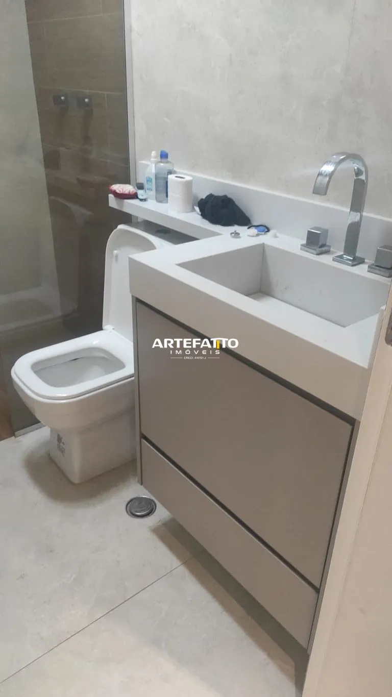 Imagem Com 3 Dormitorios , 2 vagas de garagem e depósito.