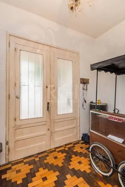 Imagem Casa para Venda - 290m², 3 dormitórios, 4 vagas - Santo Antonio