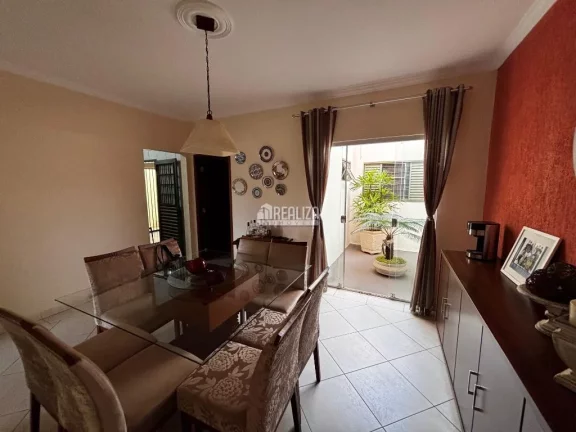 Imagem Casa à venda no bairro Estados Unidos em Uberaba - 3 dormitórios, 2 suítes, 3 garagens