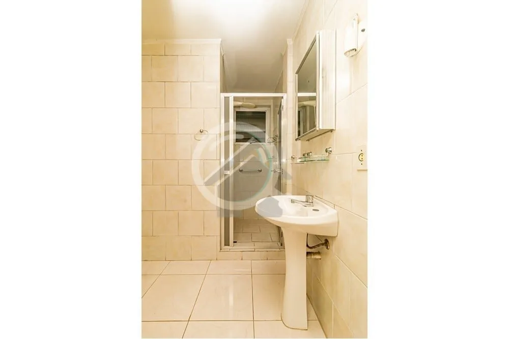 Imagem Imagine-se vivendo no coração de Porto Alegre, em um apartamento que une localização privilegiad...