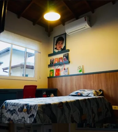 Imagem ESCRITURA DEFINITIVA, CASA DENTRO DE CONDOMÍNIO, TODA MOBILIADA A 50 METROS DA PRAIA, COM PISCINA PRIVATIVA E ÁREA GOURMET
