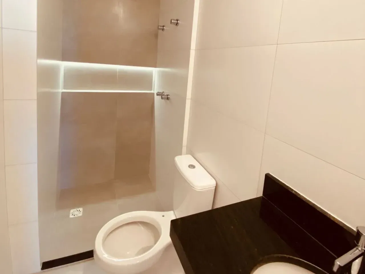 Imagem Apartamento com 2 Quartos à Venda ou Locação, 56 m² em Macuco - Santos