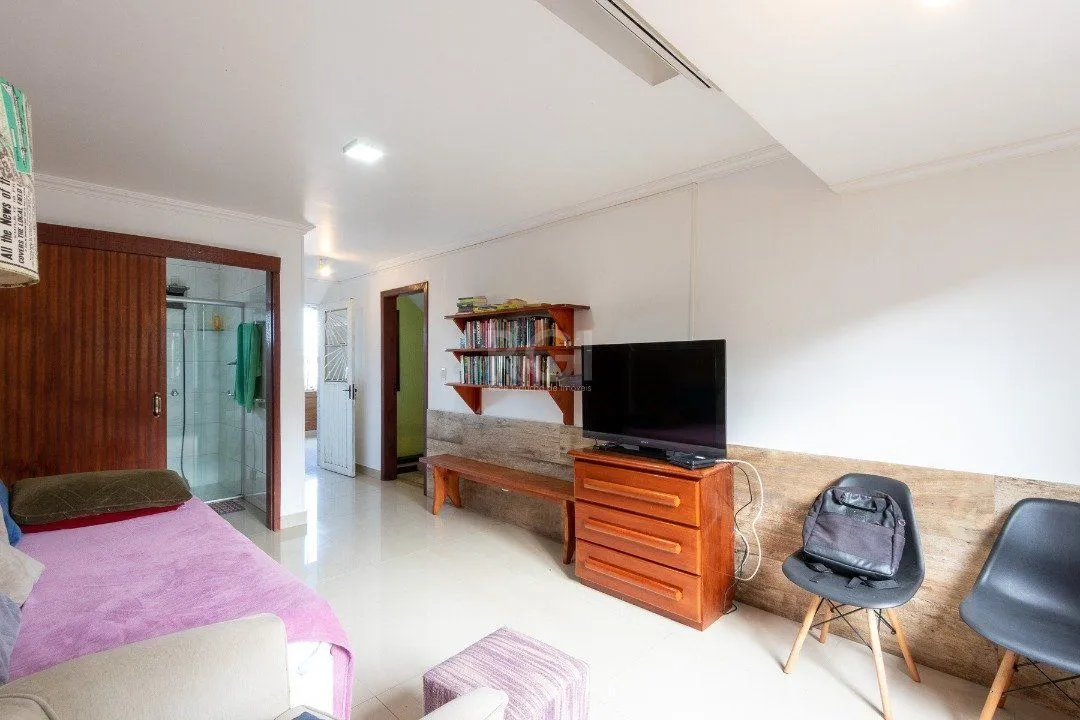 Imagem Casa para Venda - 300m², 5 dormitórios, 2 vagas - Cavalhada