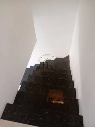 Imagem Casa à venda com 80m², 2 quartos e 1 vaga
Explore esta encantadora casa localizada no acolhedor ba...