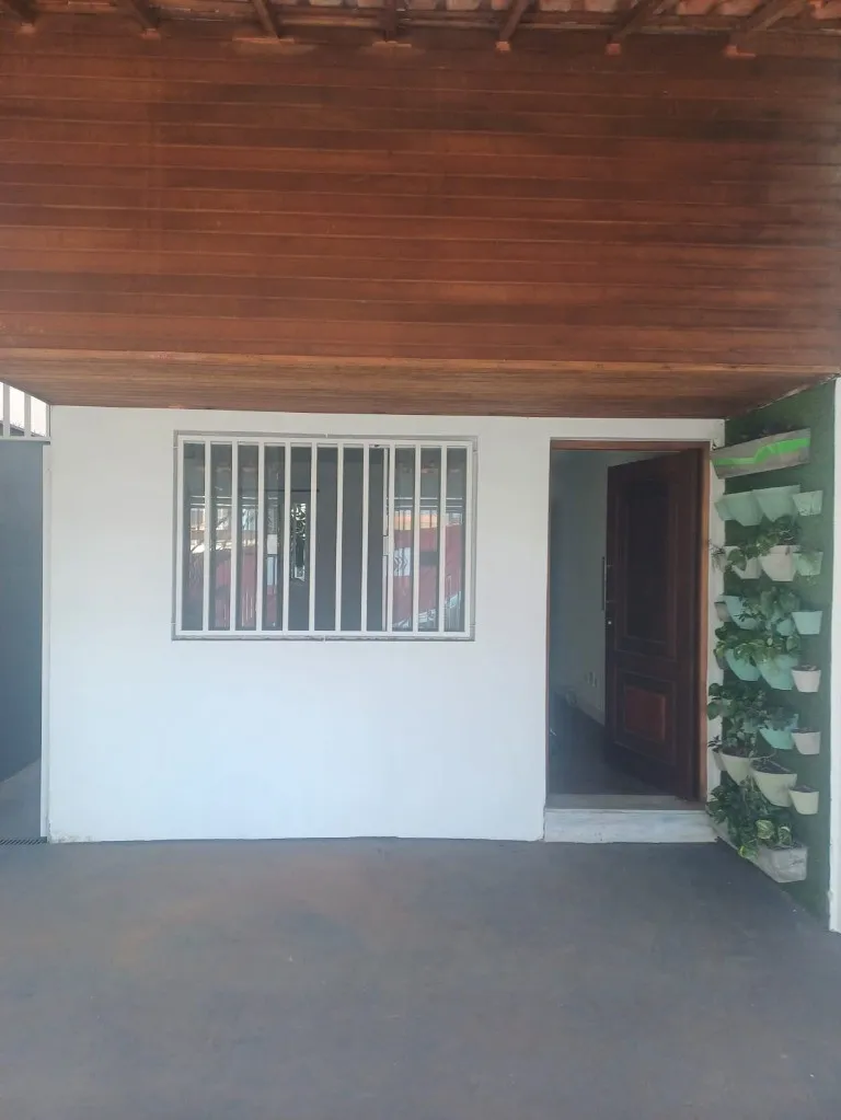 Imagem Casa à venda em Santo André-SP, bairro Santa Maria: 3 quartos, 1 suíte, 2 banheiros, 2 vagas, 136m². Venha conferir!