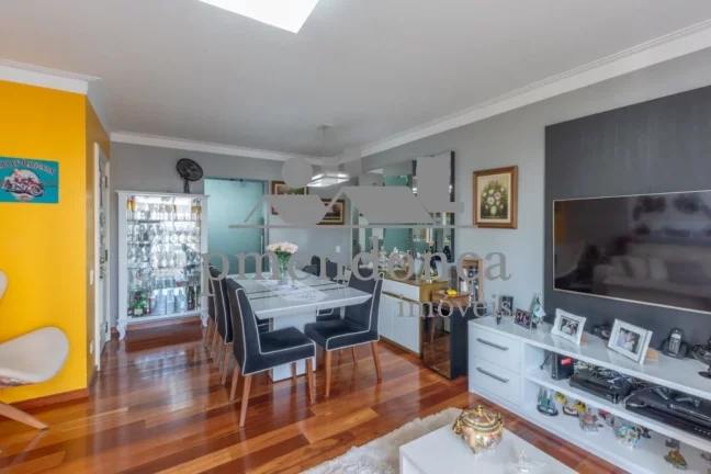 Imagem Apartamento reformado a venda em Pinheiros com 3 quartos e 2 vagas, 105m².