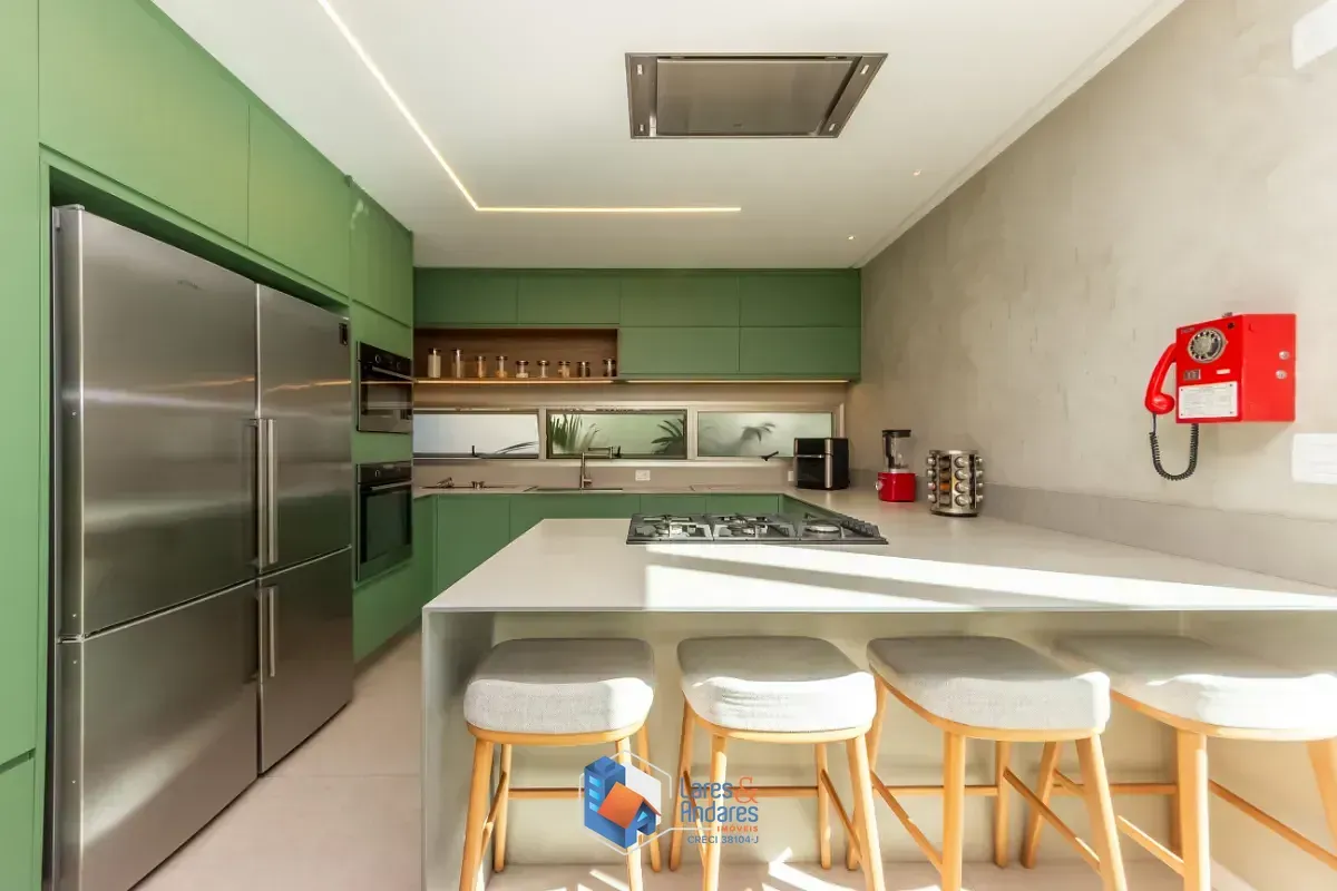Imagem Casa no condomínio CONDOMINIO LAZULI para venda com 3 quartos, sendo 3 suítes, 404m²