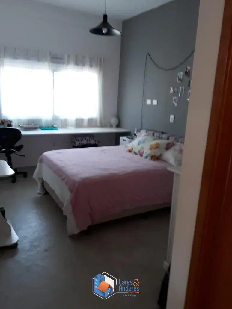 Imagem Sobrado para venda em Planalto Paulista com 4 quartos, sendo 4 suítes, 220m²