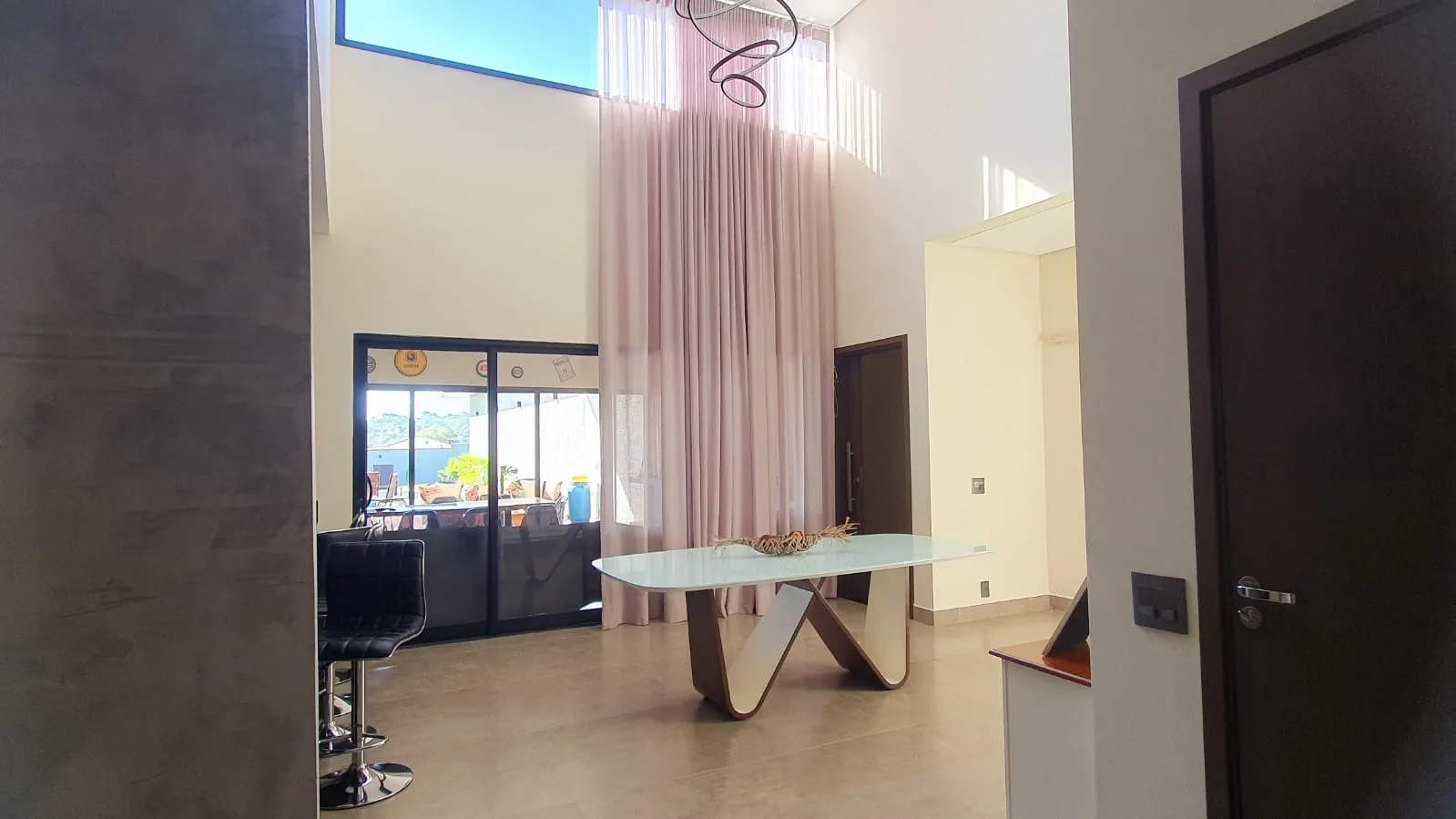 Imagem Luxuosa Casa no Condomínio Ecoresidencial Jequitibá ? 3 Suítes, Piscina, Academia e Muito Mais