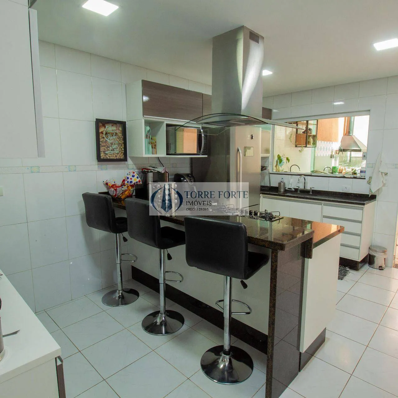 Imagem Linda casa com 3 suítes , churrasqueira, varanda , 2 vagas