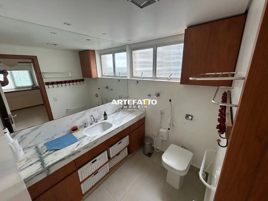 Imagem Este apartamento reformado está localizado em uma das regiões mais práticas