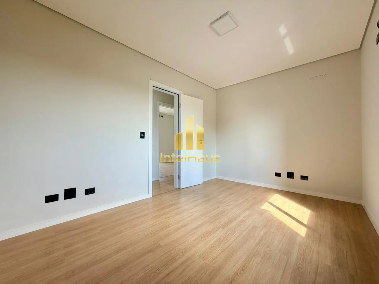 Imagem Excelente sobrado de alto padrão com 155 m² de área construída, localizado no bairro Cidade Jard...