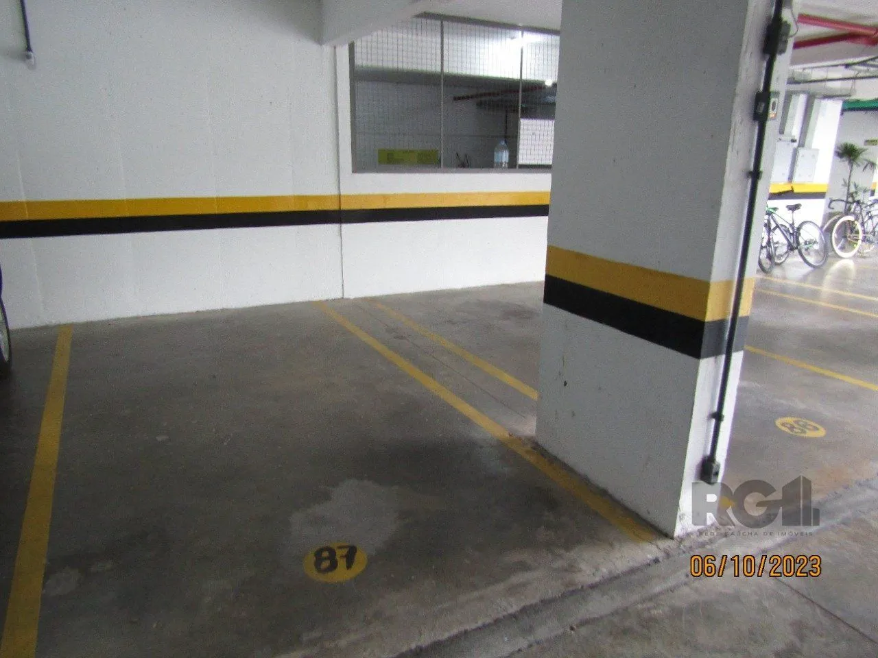 Imagem Apartamento para Venda - 56m², 2 dormitórios, 1 vaga - Azenha