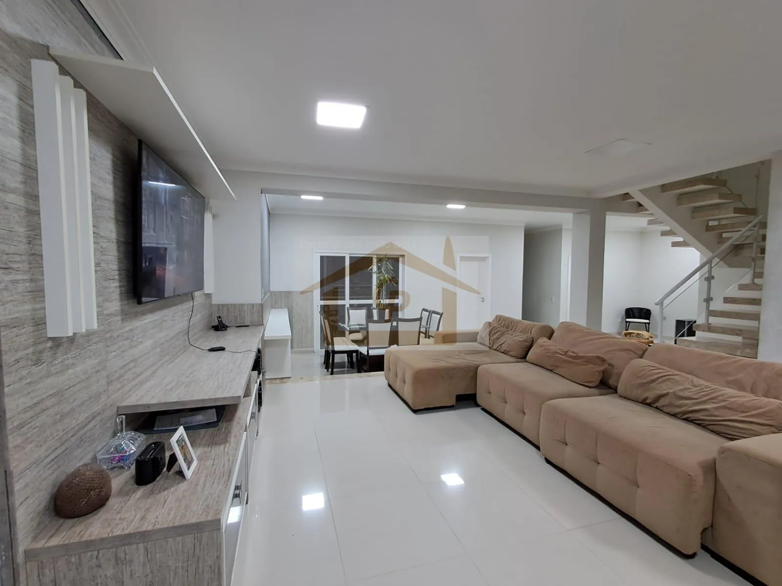 Imagem 3 amplas suítes repleta de armários, sendo duas avarandadas com vista espetacular, 4 vagas