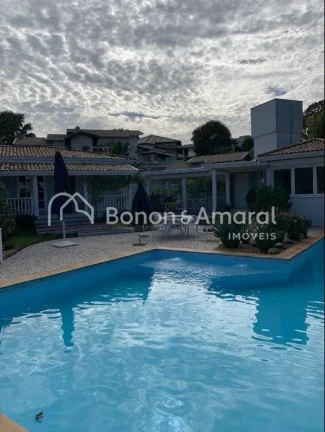Imagem Esta encantadora residência de estilo provençal francês está situada no Condomínio Moinho dos V...
