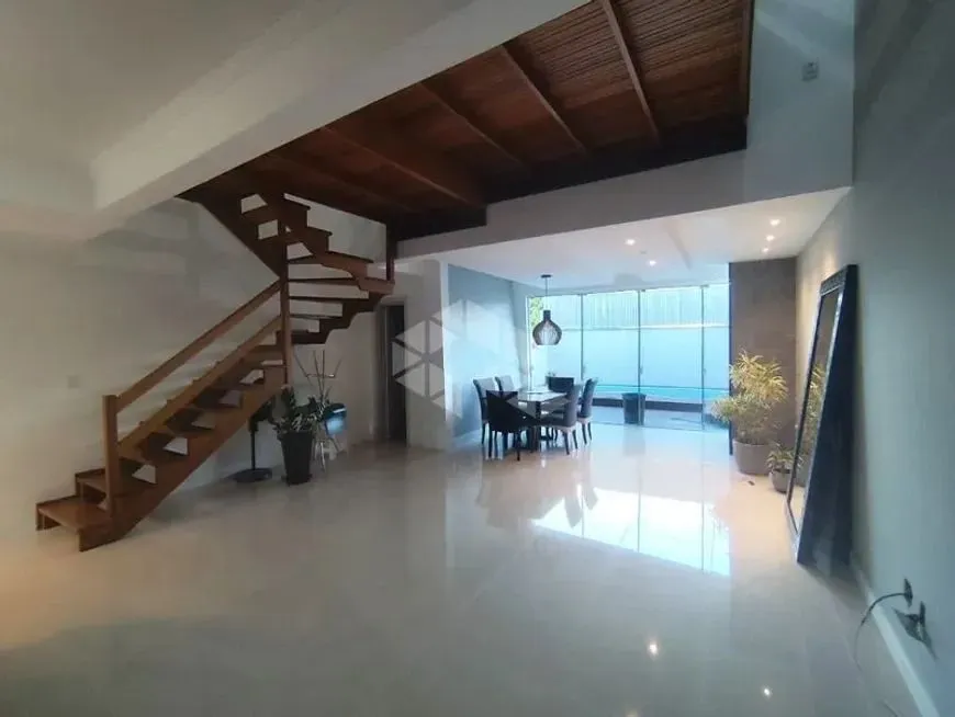 Imagem Casa com 3 Quartos e 3 banheiros para Alugar, 157 m² por R$ 5.000/Mês