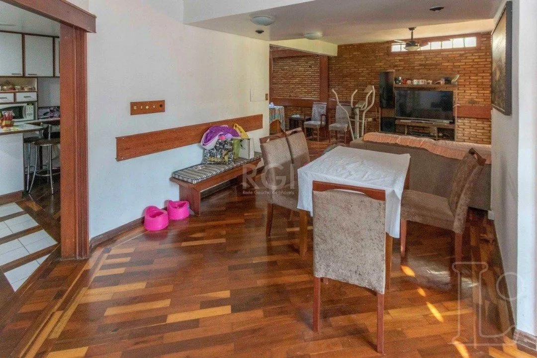 Imagem Casa para Venda - 349m², 4 dormitórios, sendo 1 suites, 3 vagas - Tristeza