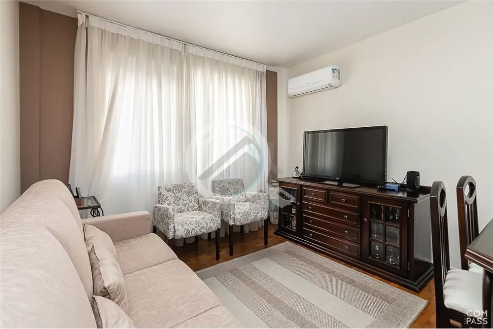 Imagem O apartamento localizado na Av. Getúlio Vargas, no bairro Menino Deus, é uma opção interessante ...