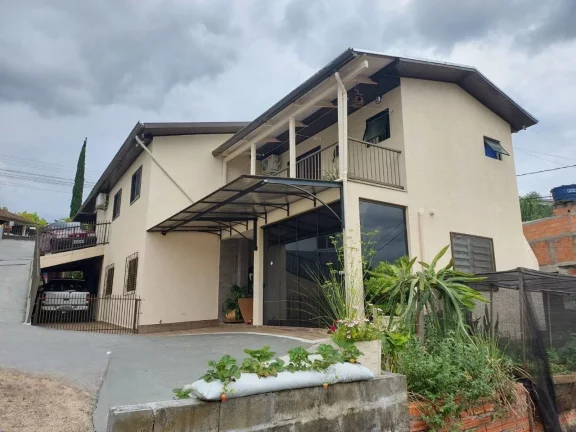 Imagem Casa para Venda em Concórdia, Vista Alegre, 6 dormitórios, 1 suíte, 4 banheiros