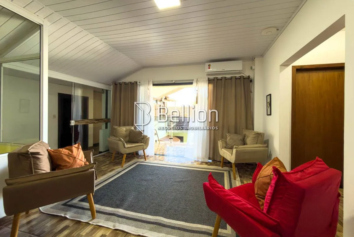 Imagem Duas casas em um único terreno: uma excelente oportunidade para morar, investir ou gerar renda!