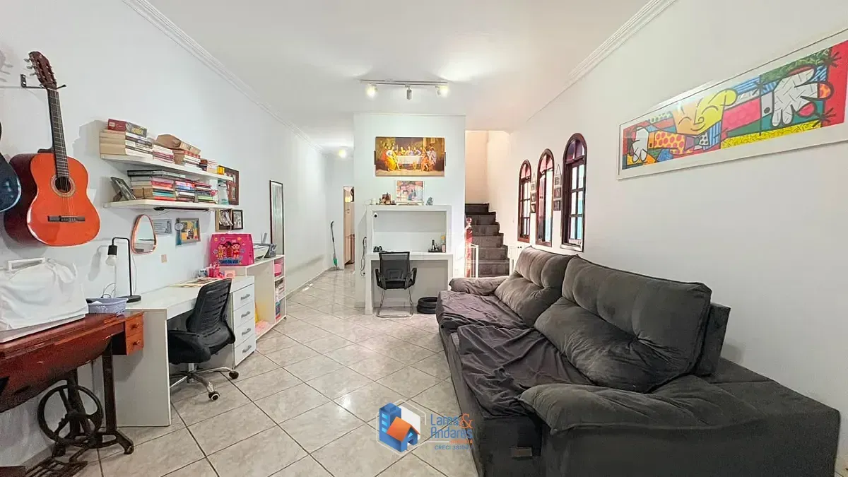 Imagem Sobrado para venda em Parque Maria Domitila com 3 quartos, sendo 1 suíte, 200m²