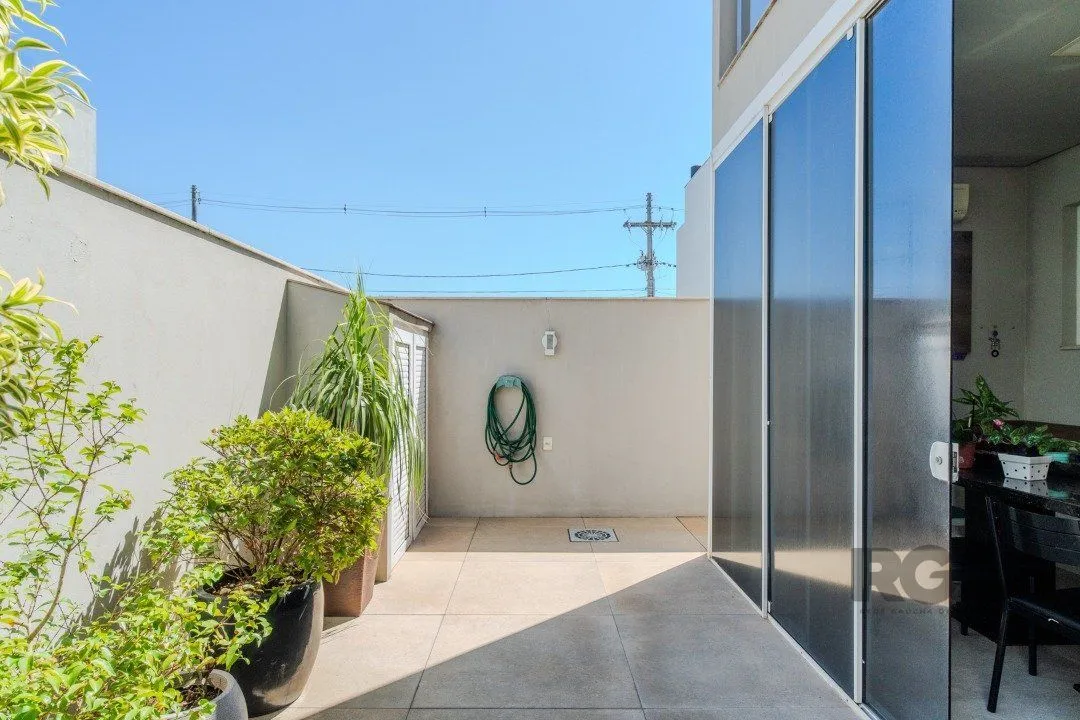 Imagem Casa de Condomínio com Arquitetura Exclusiva e Ambientes Sofisticados