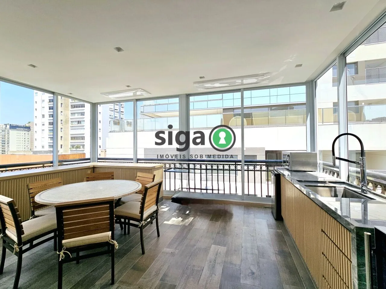 Imagem Cobertura Duplex 420 m² reformados, 4 suítes e 5 vagas na Vila Nova Conceição