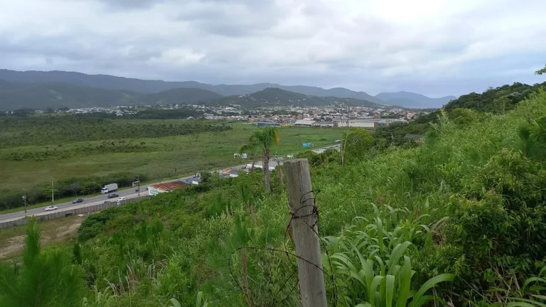 Imagem Terreno de 2640m² em Garopaba-SC: Escritura Pública e Alto Potencial de Valorização!