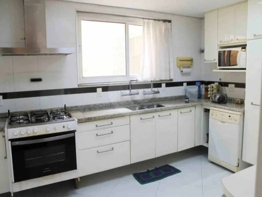 Imagem Sobrado de Luxo no Campo Belo: 3 Quartos, 3 Suítes, 6 Banheiros, 10 Vagas de Garagem e 682m² - São Paulo-SP